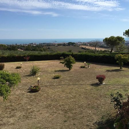 Villa Dolcevita San Costanzo Luaran gambar