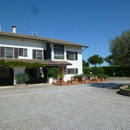 Villa Dolcevita San Costanzo Luaran gambar
