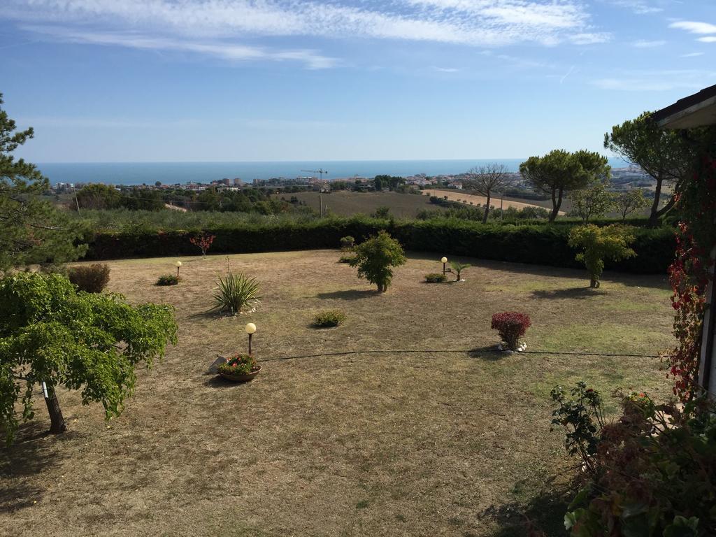 Villa Dolcevita San Costanzo Luaran gambar