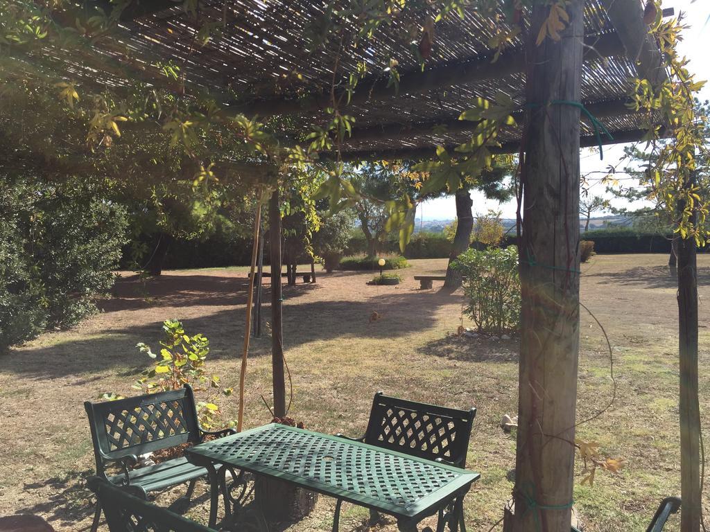 Villa Dolcevita San Costanzo Luaran gambar