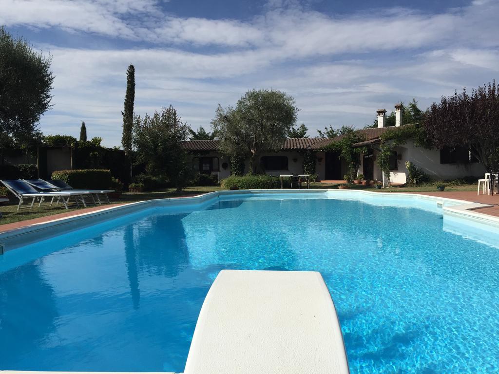 Villa Dolcevita San Costanzo Luaran gambar