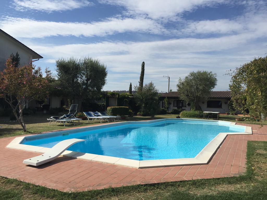 Villa Dolcevita San Costanzo Luaran gambar
