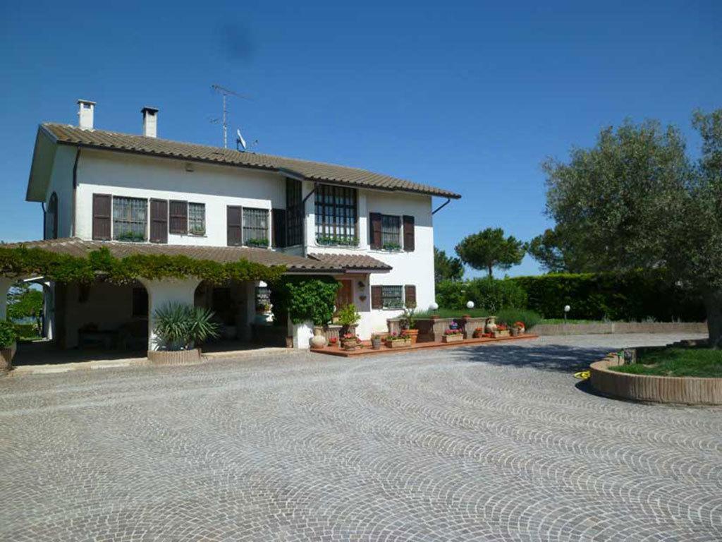 Villa Dolcevita San Costanzo Luaran gambar