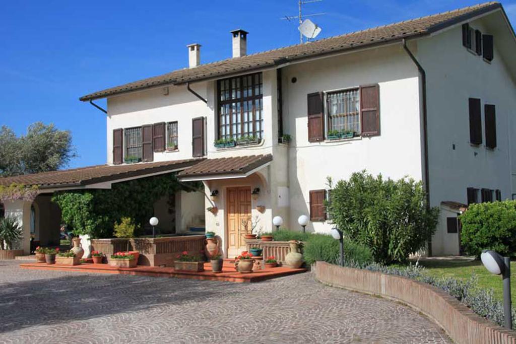 Villa Dolcevita San Costanzo Luaran gambar