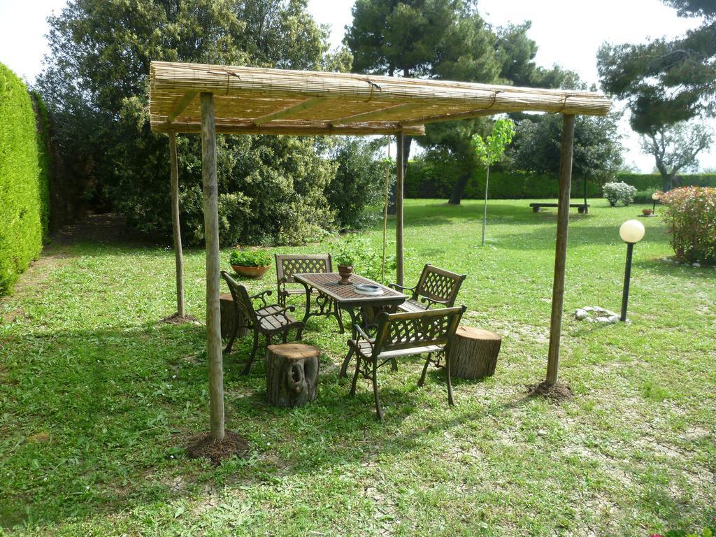 Villa Dolcevita San Costanzo Luaran gambar
