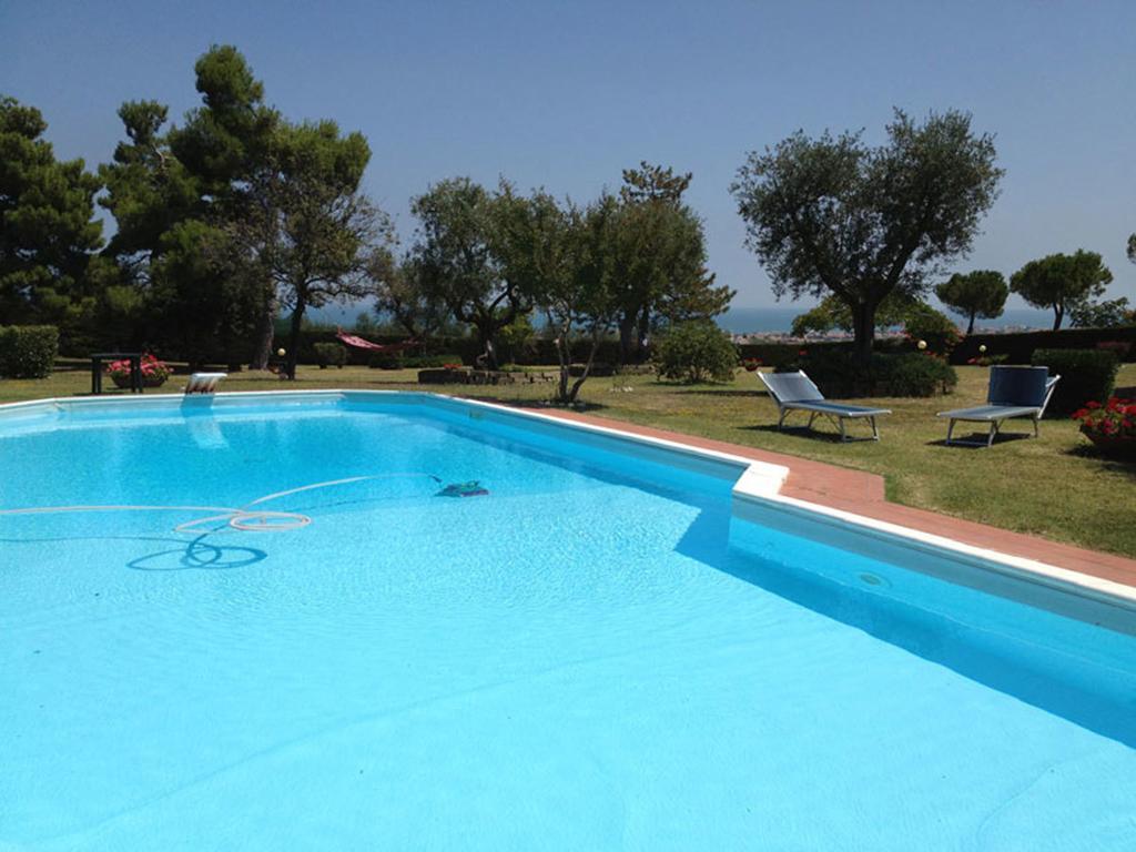 Villa Dolcevita San Costanzo Luaran gambar