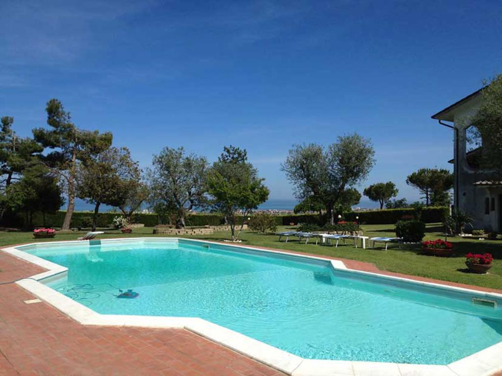 Villa Dolcevita San Costanzo Luaran gambar