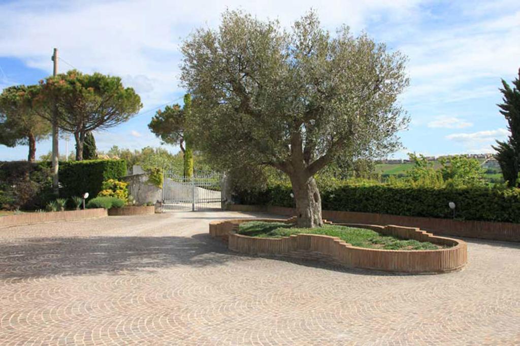 Villa Dolcevita San Costanzo Luaran gambar
